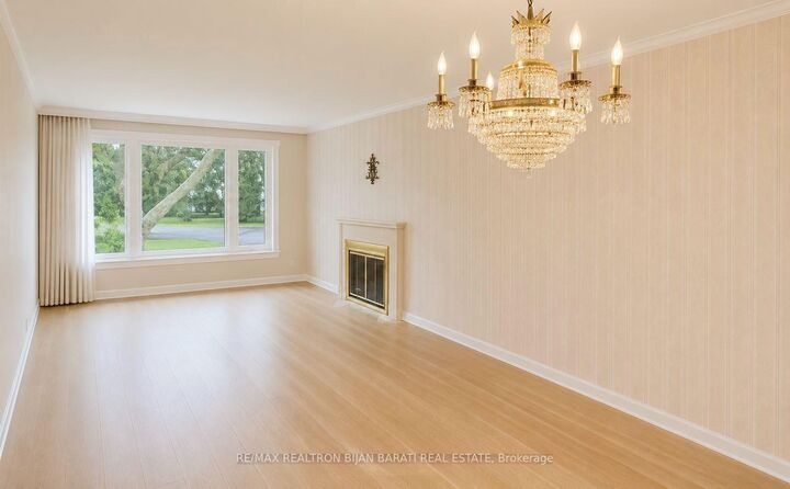 Property Photo: 33 Sumner Heights Drive ON M2K 1Y2