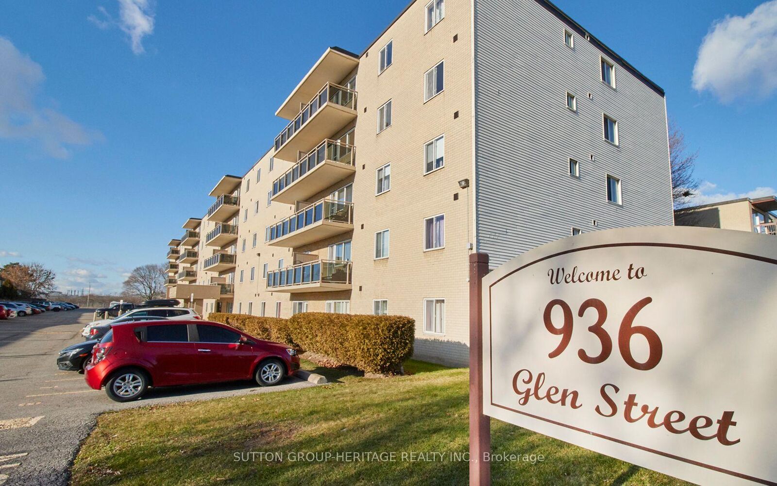 Property Photo: 936 Glen Street 301 ON L1J 5Z7