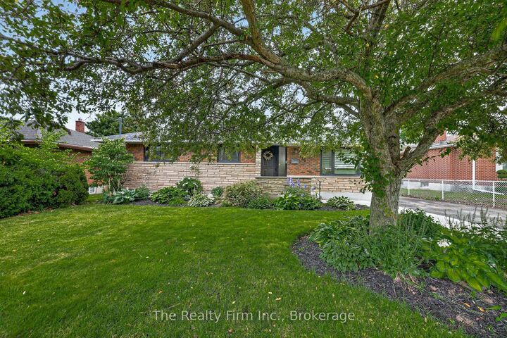 Property Photo:  126 Springbank Avenue N  ON N4S 7P8 