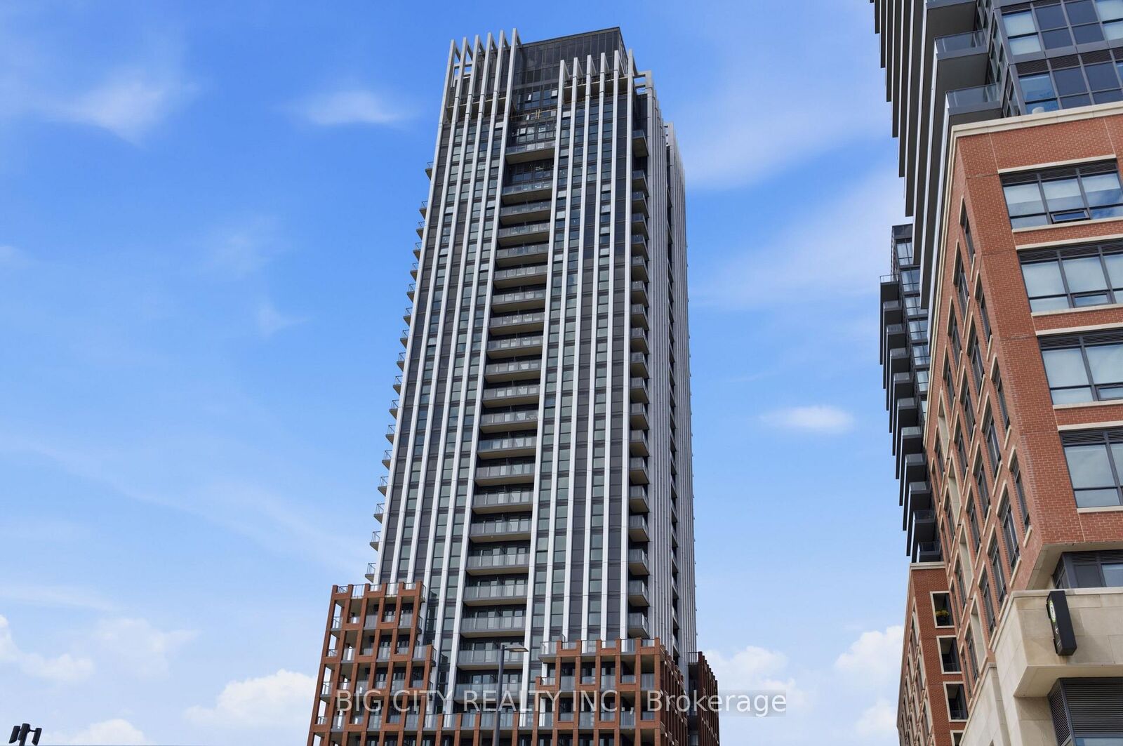 Property Photo:  25 Frederick Todd Way 1004  ON M4G 0C9 