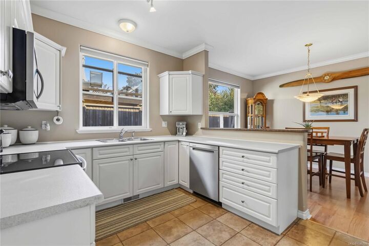 Property Photo: 1101 Berkeley Pl BC V8X 2G2