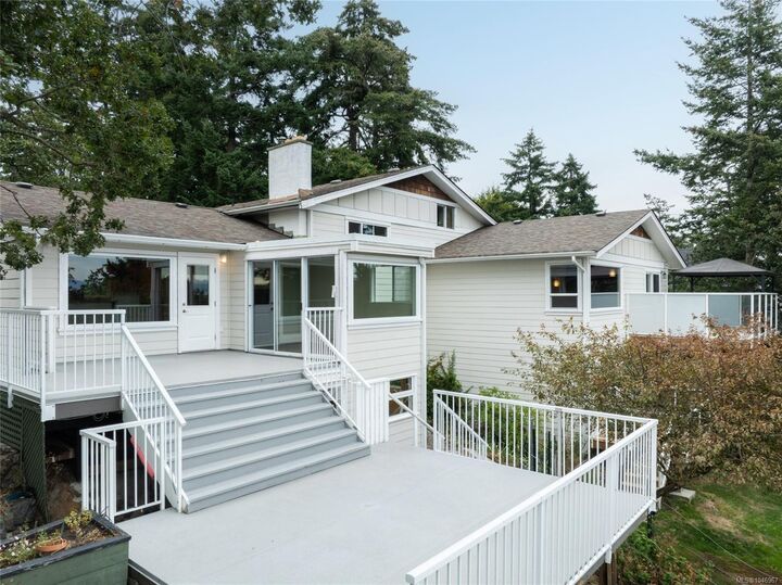 Property Photo: 253/255 Heddle Ave BC V9B 1T9