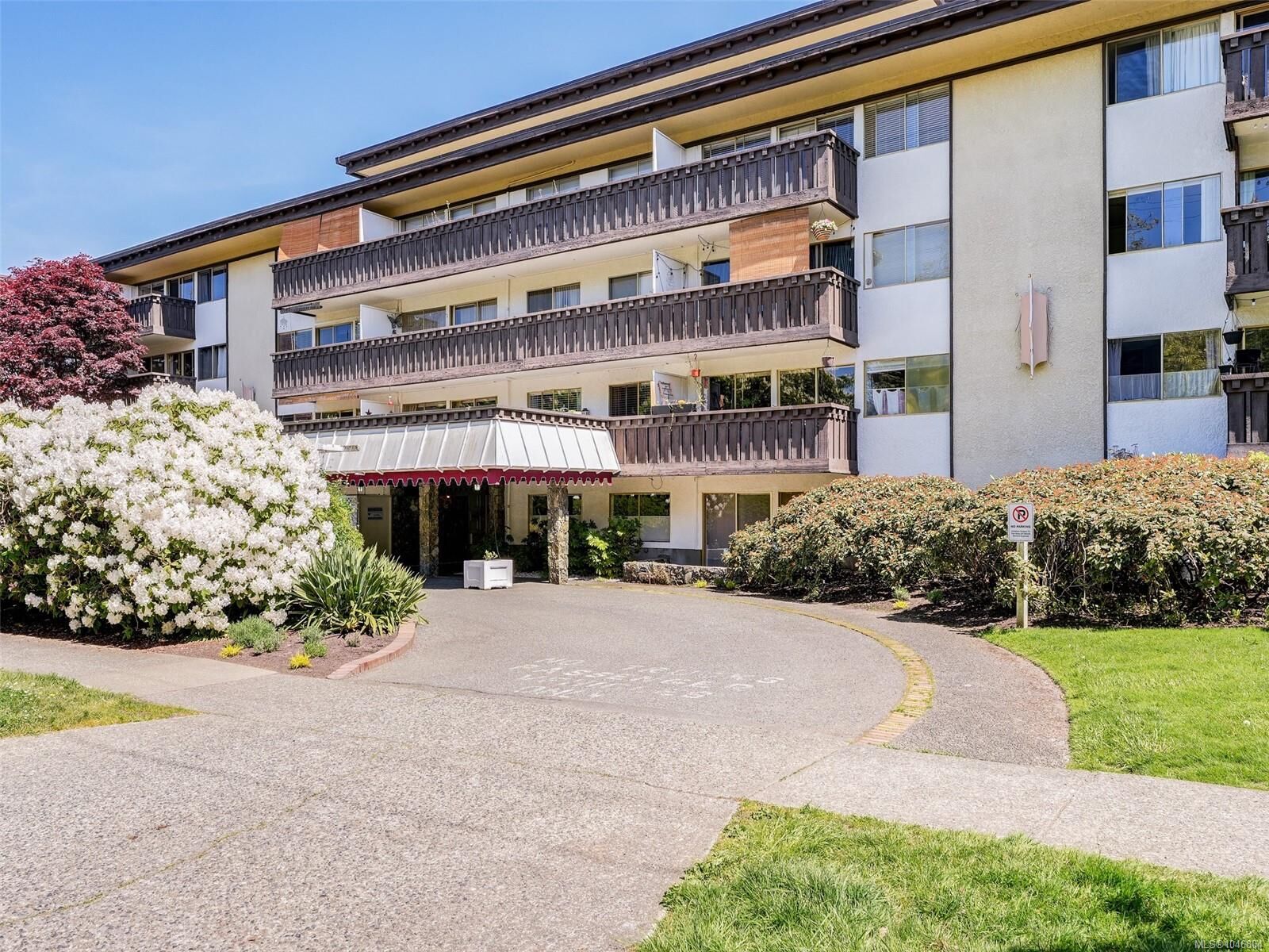 Property Photo: 964 Heywood Ave #401 BC V8V 2Y5