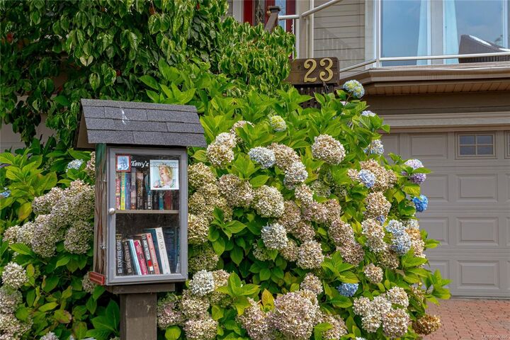 Property Photo: 118 Aldersmith Pl #23 BC V9A 7M9