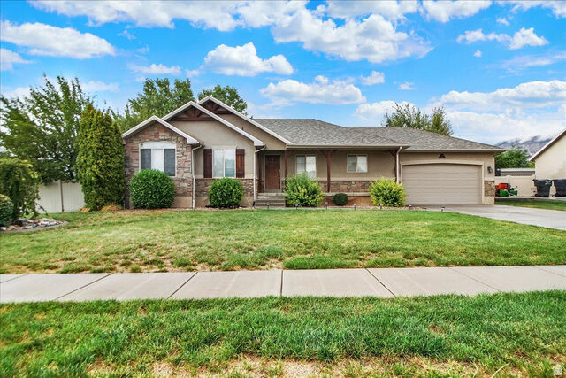 Property Photo: 156 E 2050 N UT 84414