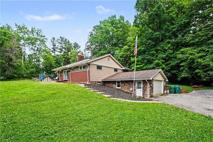 Property Photo:  456 E Maitland Ln  PA 16105 