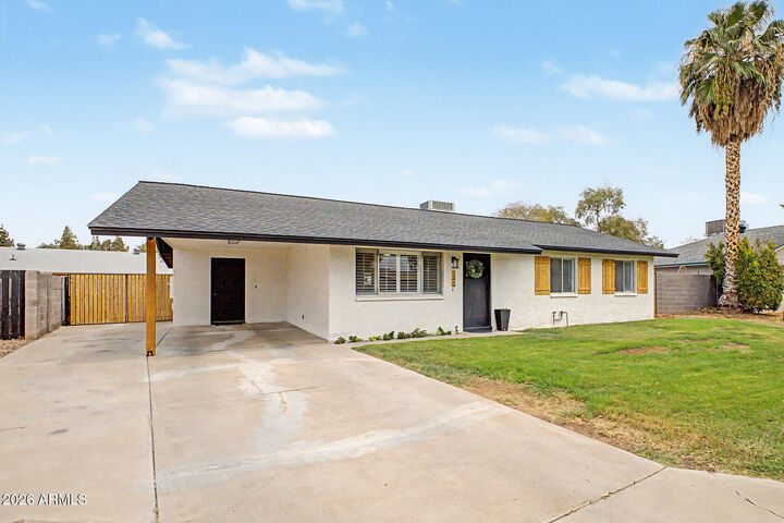 Property Photo: 242 E Heather Avenue AZ 85234