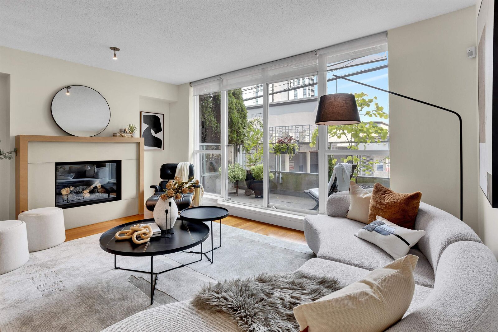 Property Photo: 1530 W 8th Avenue 202 BC V6J 5M6