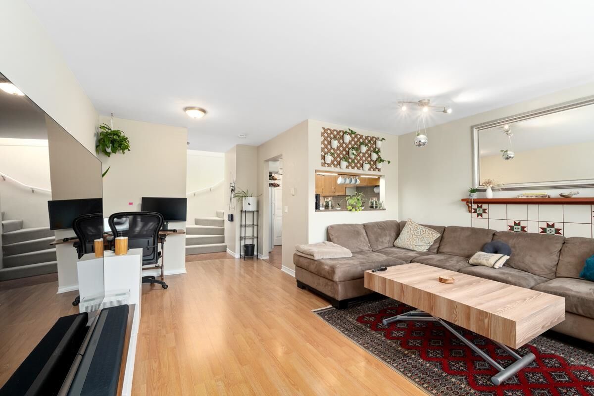 Property Photo:  1214 W 7th Avenue 5  BC V6H 1B6 