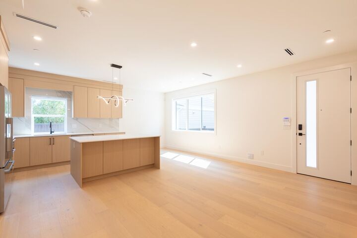 Property Photo: 3615 Turner Street 3 BC V5K 2J2