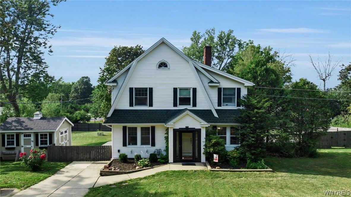 Property Photo:  5798 Lakecrest Drive  NY 14085 