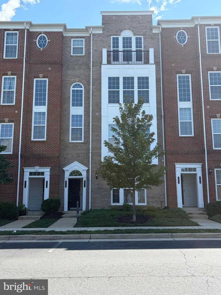 Property Photo:  20638 Maitland Terrace  VA 20147 