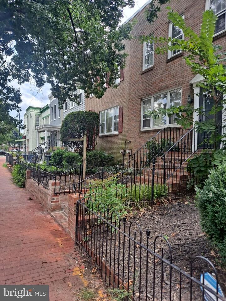 Property Photo:  1009 E Street SE  DC 20003 
