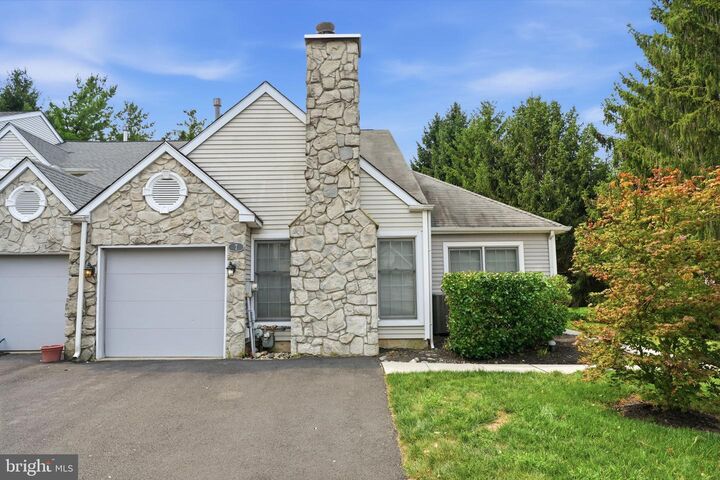 Property Photo: 7 Walton Court PA 18940