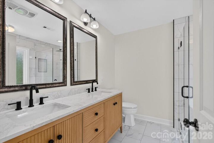 Property Photo:  8100 Laurel Run Drive  NC 28269 