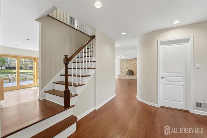 Property Photo:  6 King Arthurs Court  NJ 08820 