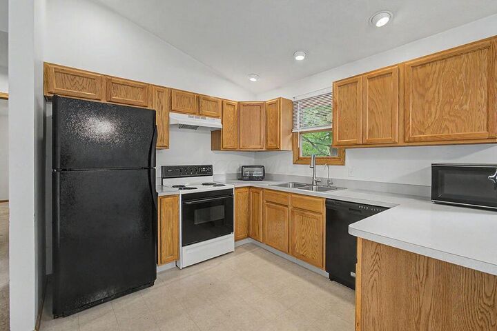 Property Photo:  707 Greenbriar Circle  OH 43028 