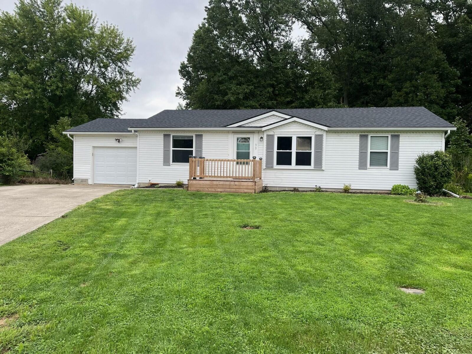 Property Photo: 33 Lynnwood SE Circle OH 43008