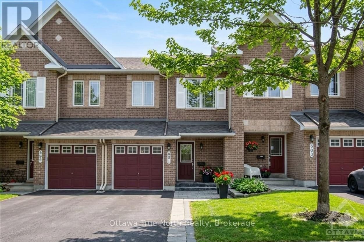 Property Photo:  601 Malkowski Street  ON K2K 0B4 