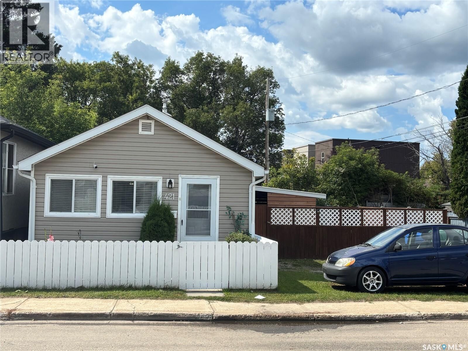 Property Photo: 421 6th Avenue E SK S6V 2J2
