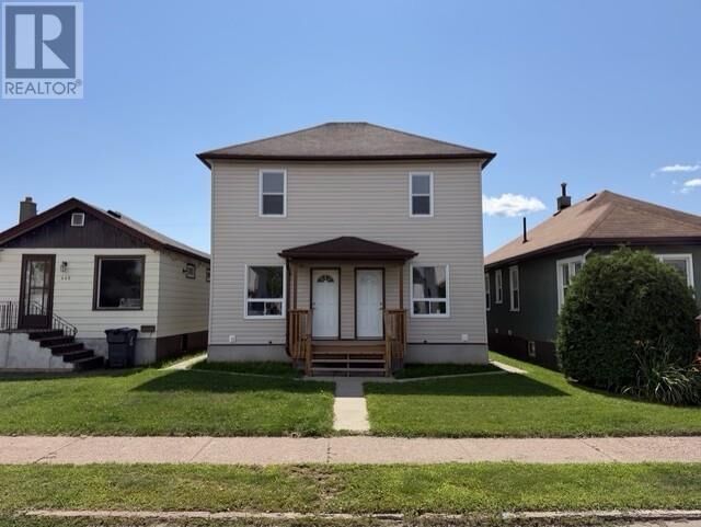 Property Photo:  444-446 Brock St E  ON P7E 4H7 