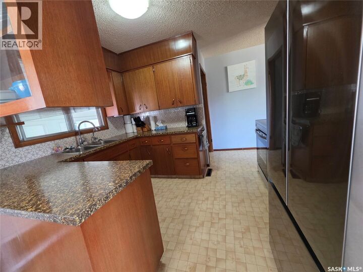 Property Photo: 531 2nd Avenue SE SK S9H 3J9