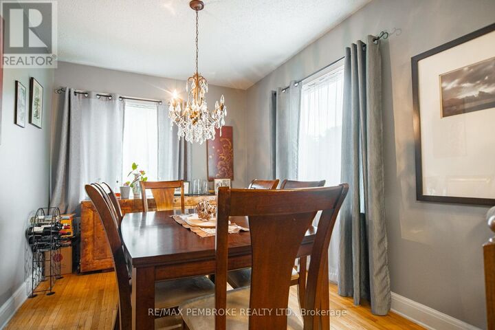 Property Photo:  320 Mackay Street  ON K8A 1C7 