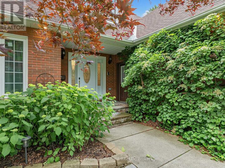 Property Photo:  1415 Avonbridge Drive  ON L5G 3G6 