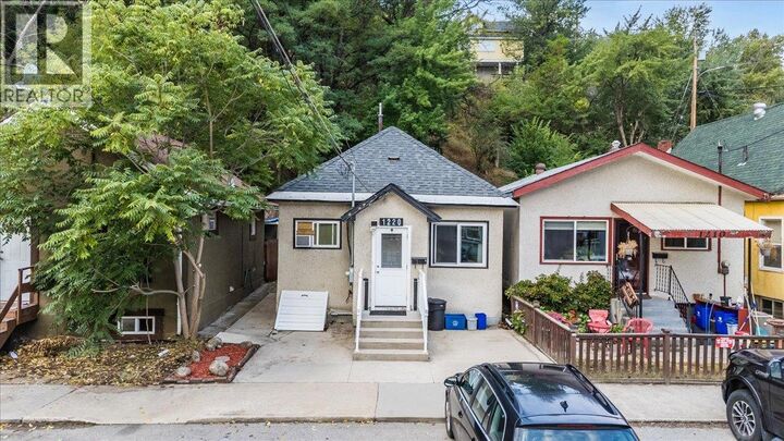 1220 Tamarac Avenue — photo 1