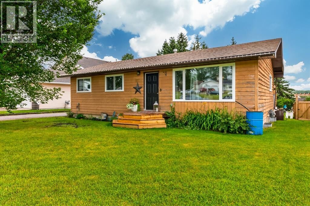 Property Photo: 121 Edey Close AB T0M 0R0