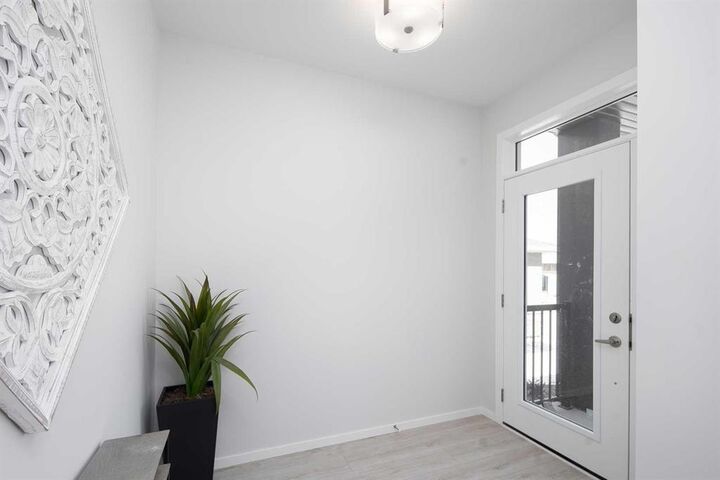 Property Photo:  353 Desrosiers Drive  MB R2C 5T5 