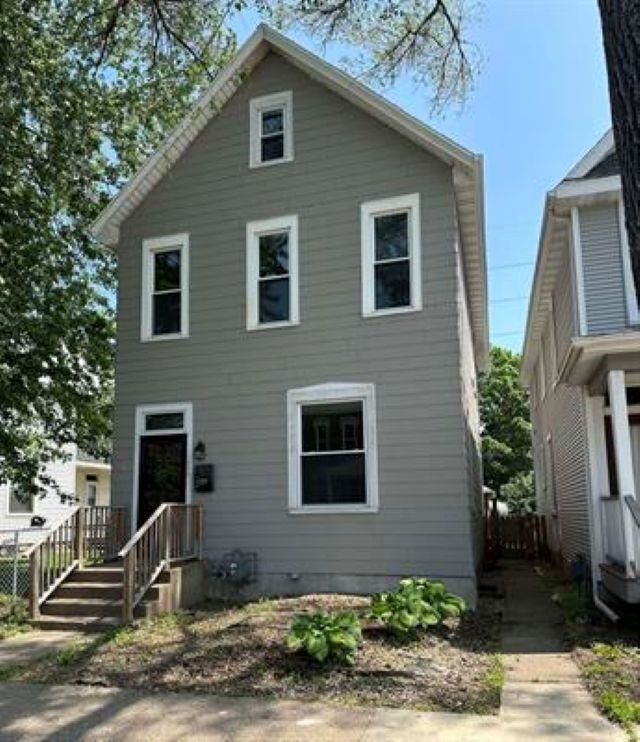 Property Photo: 1328 Jackson Street IA 52001