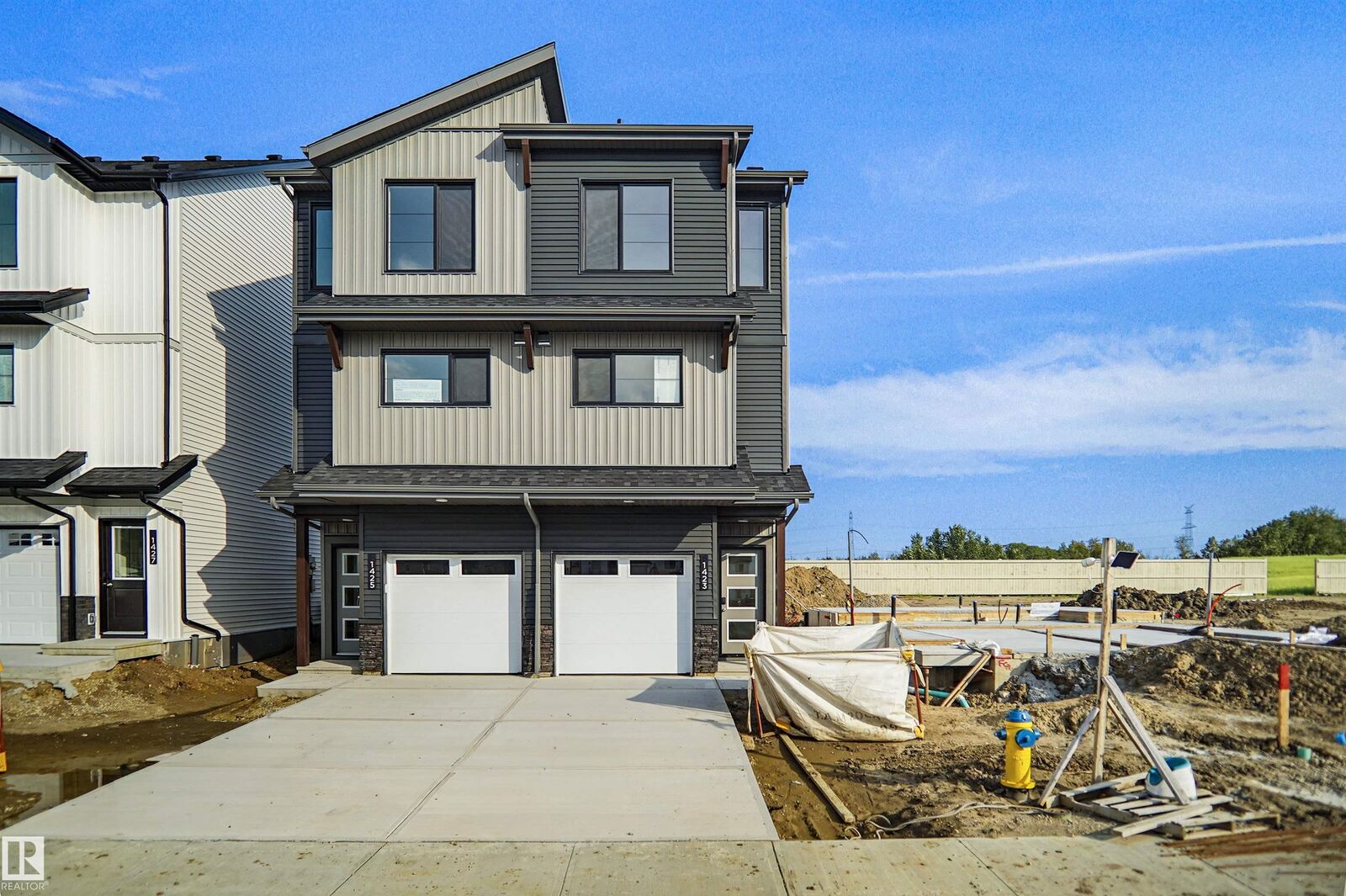 Property Photo:  1423 9 Street NW  AB T6T 2N8 