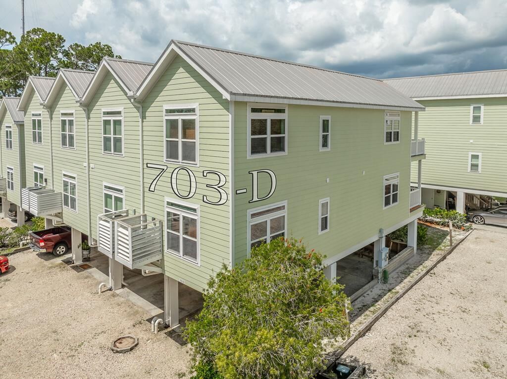 Property Photo:  703 SE 3rd St 703-D  FL 32322 