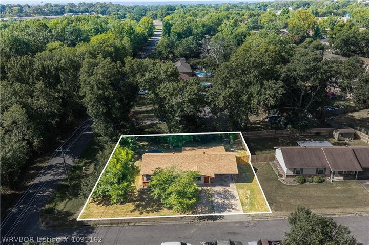 Property Photo: 2908 Madeline Drive AR 72956