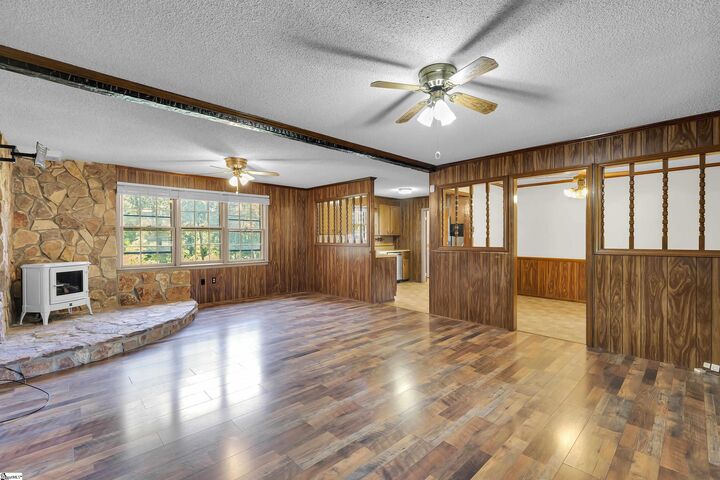 Property Photo: 303 McNeil Drive SC 29624