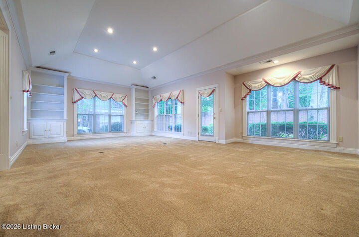 Property Photo:  5939 Ashwood Bluff Dr  KY 40207 