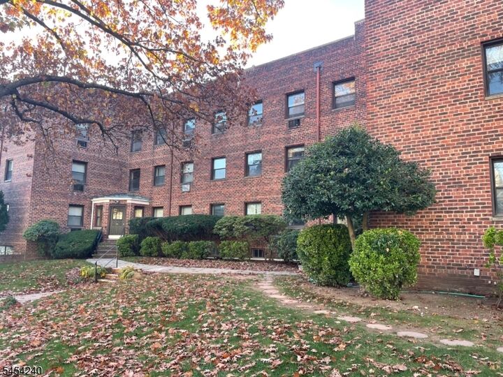 Property Photo:  16 Roosevelt Pl B3  NJ 07042 