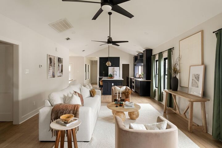 Property Photo:  1022 Key Street  TX 77009 