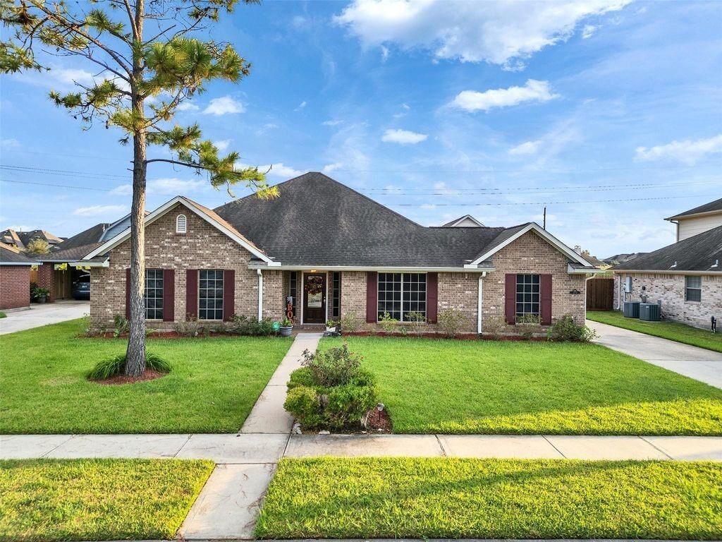 Property Photo: 2714 Brahman Dr TX 77578