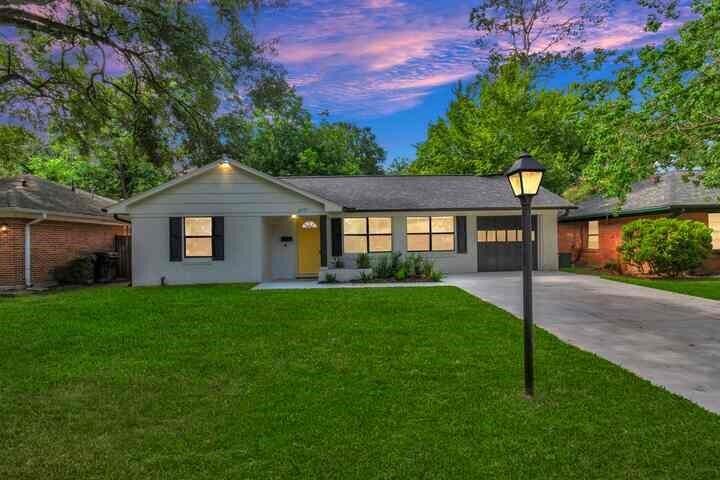 Property Photo: 2107 Wakefield Drive TX 77018