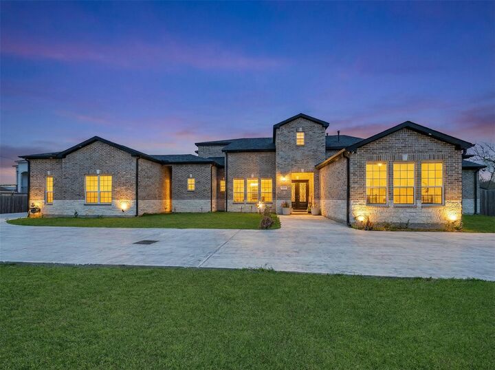 Property Photo:  4821 1st Street  TX 77504 