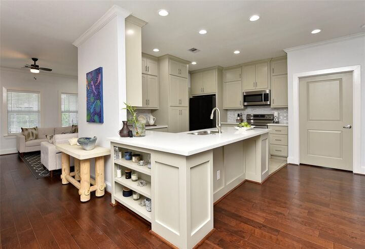 Property Photo: 7954 Sparta Street TX 77028