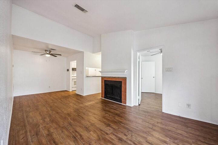 Property Photo: 768 Memorial Mews Street 4 TX 77079