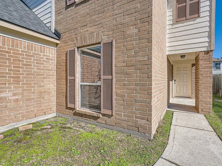 Property Photo:  11010 Walkup Way  TX 77044 