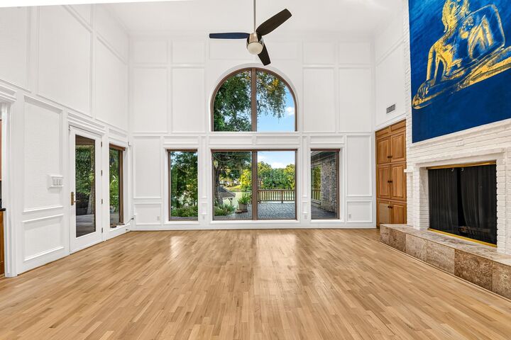 Property Photo: 407 Lakeside Boulevard TX 77478