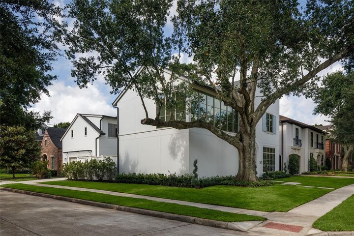 Property Photo: 2627 Tangley Road TX 77005