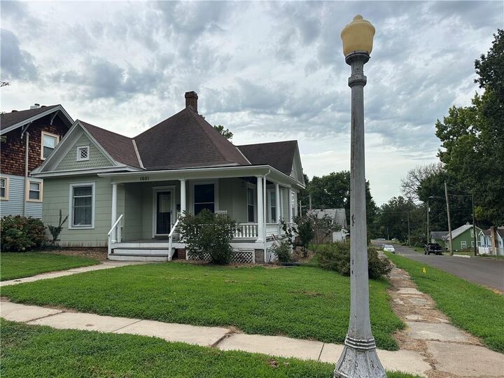 Property Photo:  1601 Bloom Street  MO 64067 