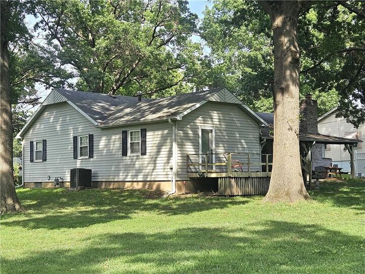 Property Photo:  203 Ridgeway Drive  MO 64085 
