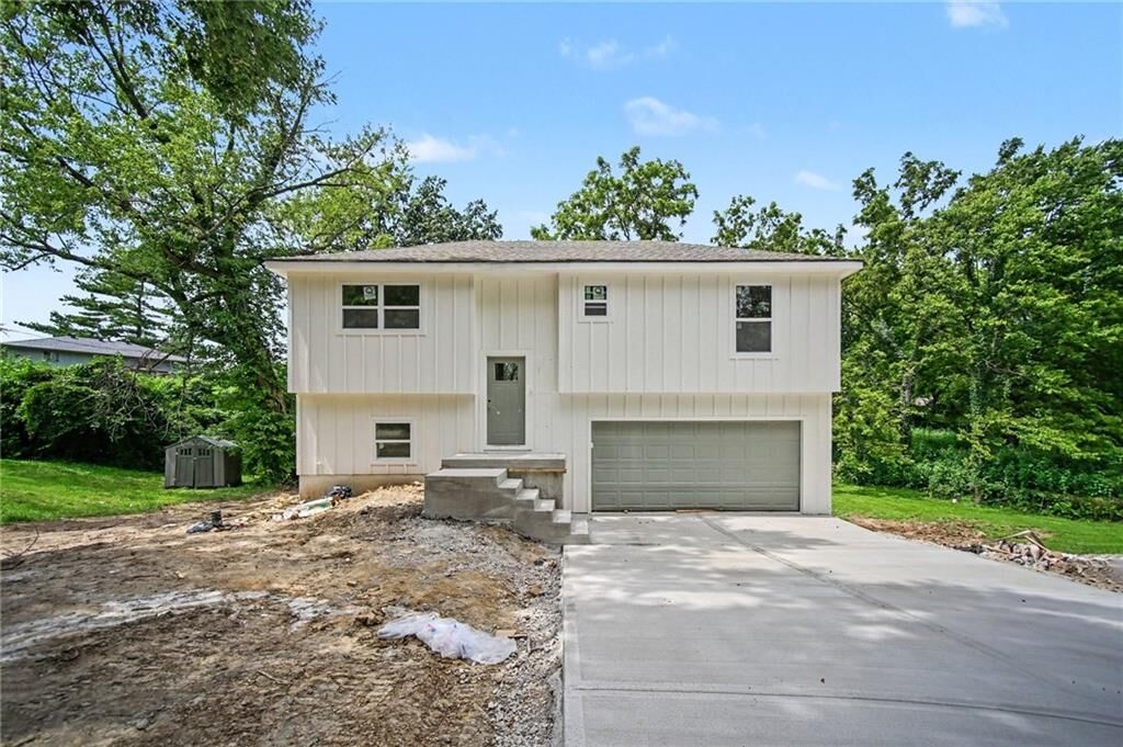 Property Photo: 3008 N 48th Terrace KS 66104